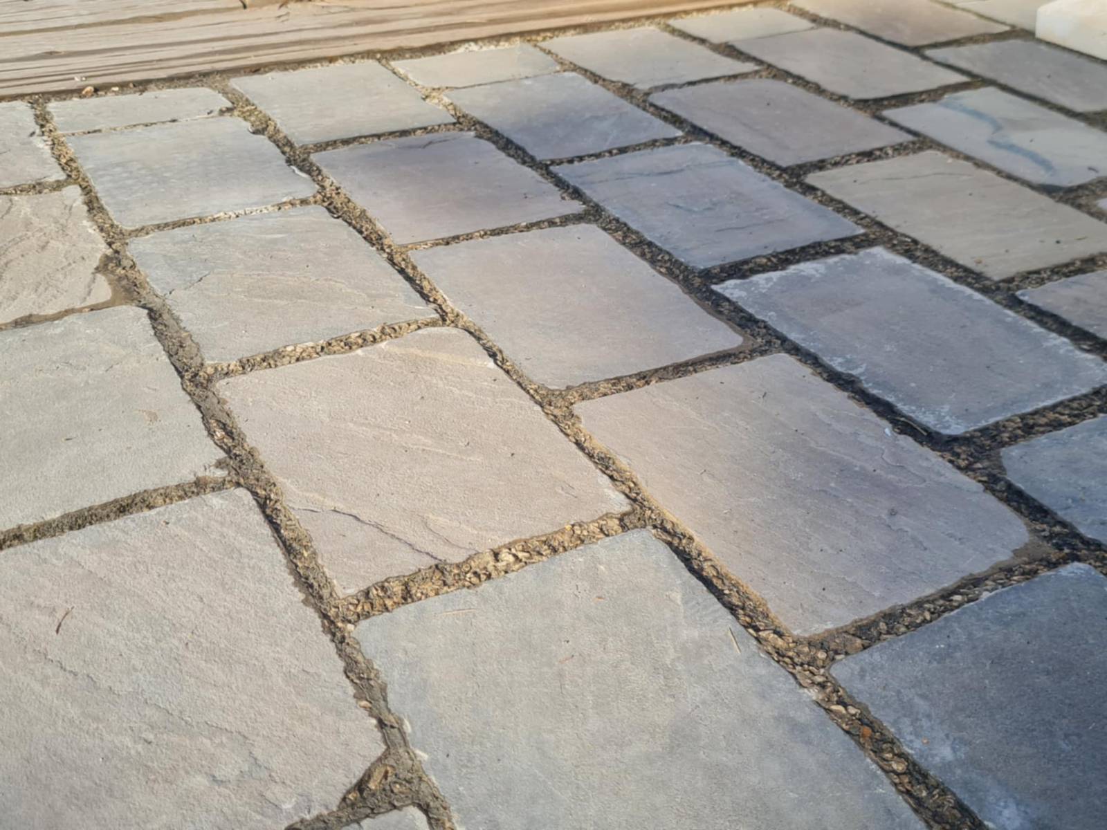 La Desert Mix, une Pierre Naturelle de caractère pour vos extérieurs à Aix en Provence