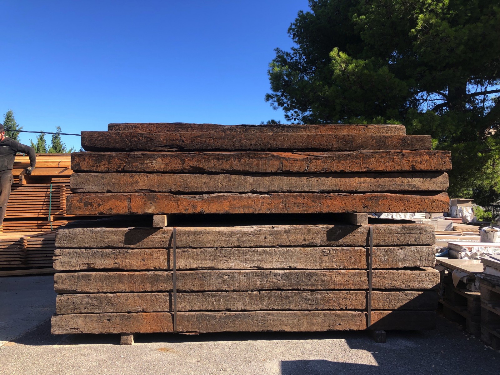 Achat de dalles en bois pour aménagement de terrasse et jardin Cuges-les-Pins