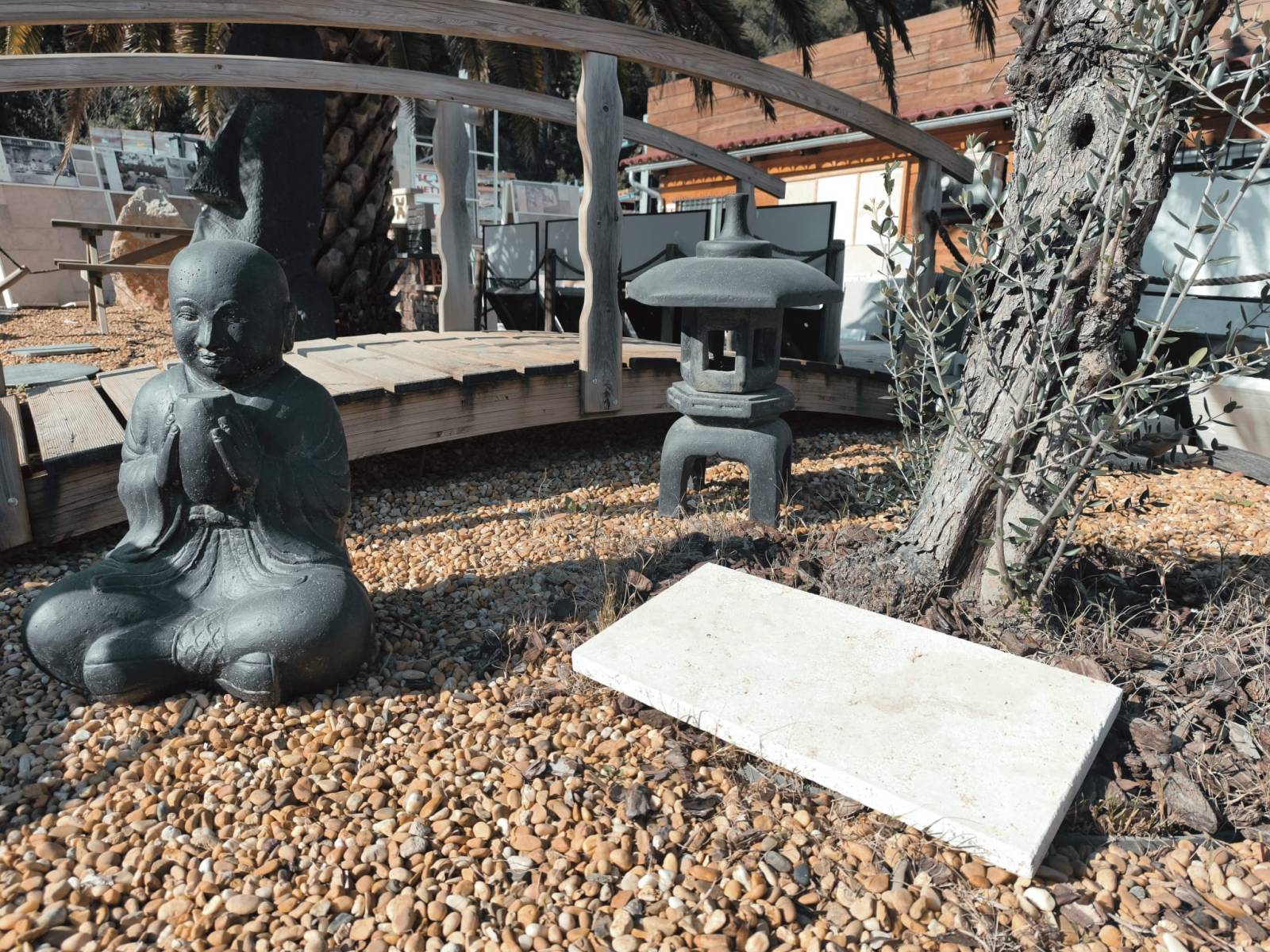 Margelles en travertin bord droit en stock à Aix-en-Provence