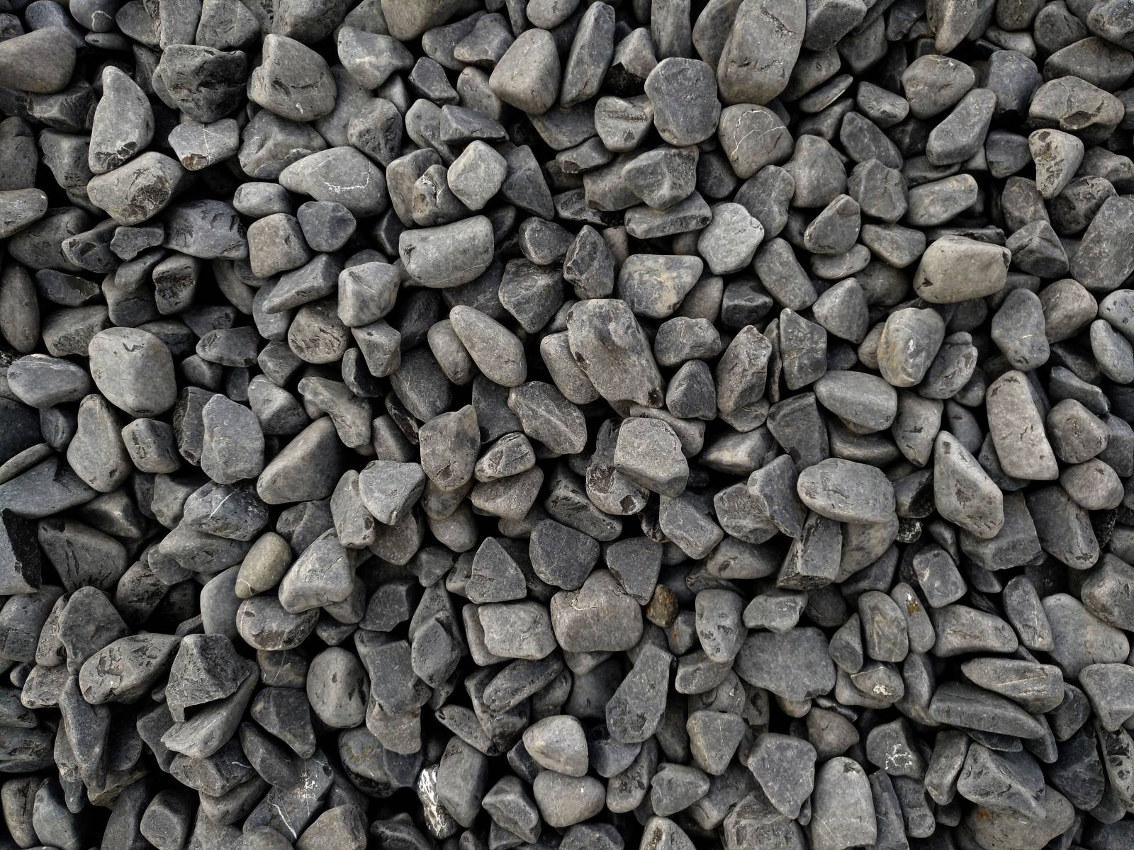 Le galet noir ébène pour donner de l'élégance à votre extérieur à Aubagne