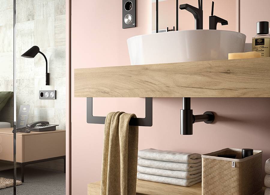 Plan de toilette et vasque à poser sur mesure AUBAGNE Poste serviette intégré SALGAR