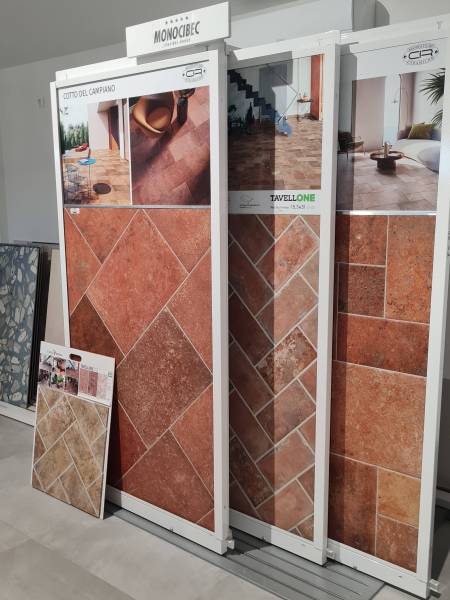 Showroom DIRECT MATERIAUX Aubagne - Large choix carreaux imitation Terre cuite