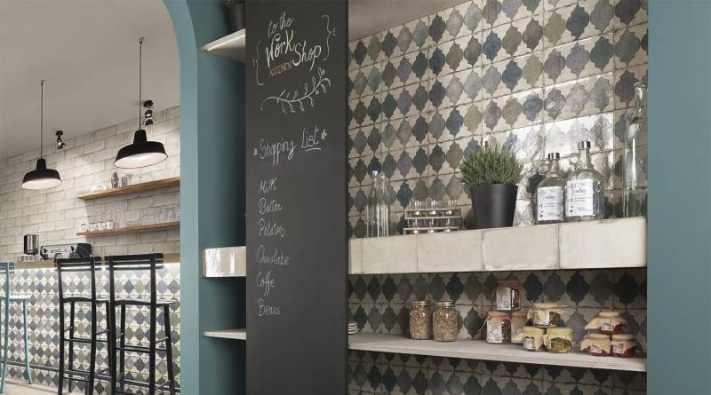 Pour une cuisine rétro colorée, carrelage à motif géométrique - MAINZU CERAMICA