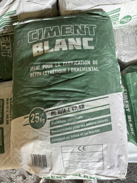 ciment et chaux en stock à Cuges-les-Pins