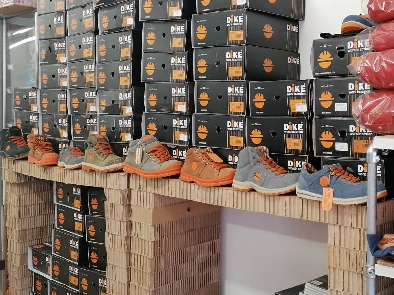 Vente de chaussures de sécurité en magasin, Direct Matériaux à Aubagne