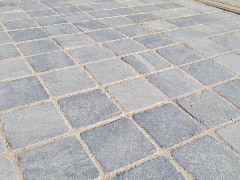 Pavés en pierre naturelle : authenticité et solidité pour vos aménagements extérieurs à Allauch près de Plan de Cuques