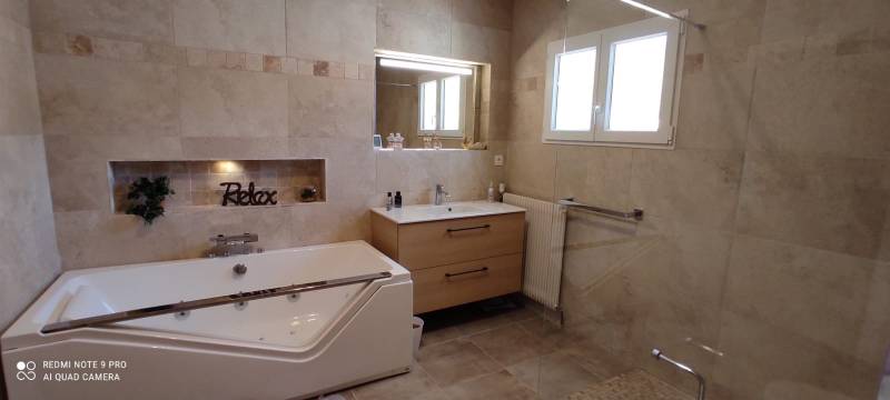 Réalisation client Aubagne - Salle de Bain en Travertin